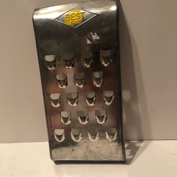 Three vintage ‘BEST’ shredders, made in Canada these are in great used shape. - Picture 3 of 8